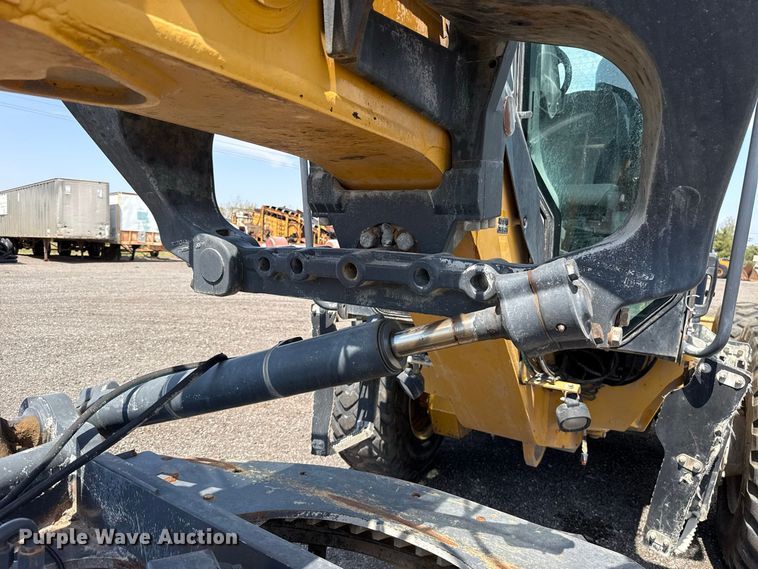 image for item FC4245 2013 John Deere 772GP motor grader