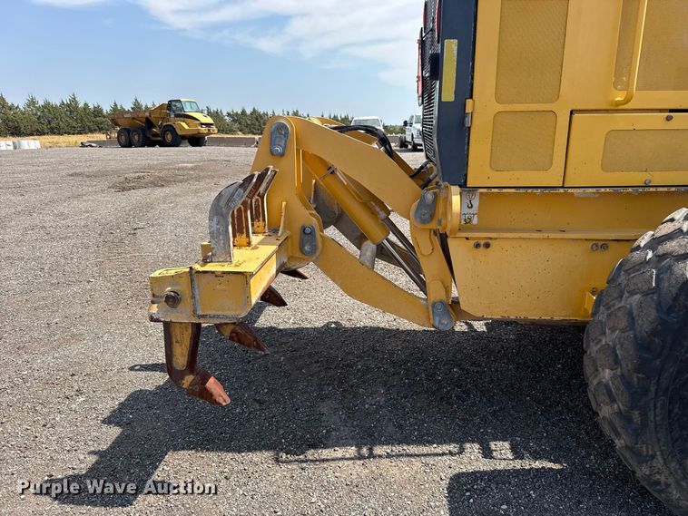 image for item FC4245 2013 John Deere 772GP motor grader