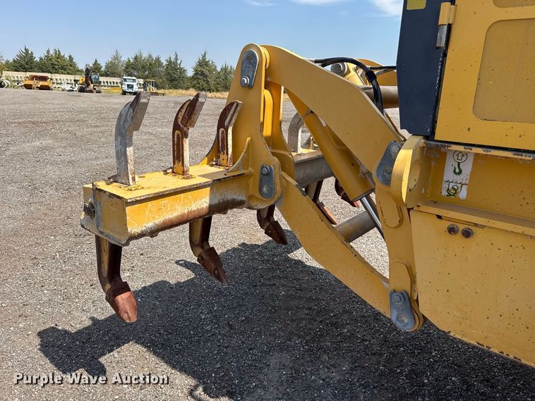 image for item FC4245 2013 John Deere 772GP motor grader