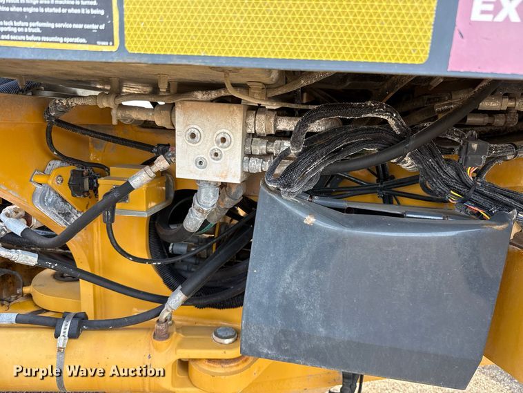 image for item FC4245 2013 John Deere 772GP motor grader