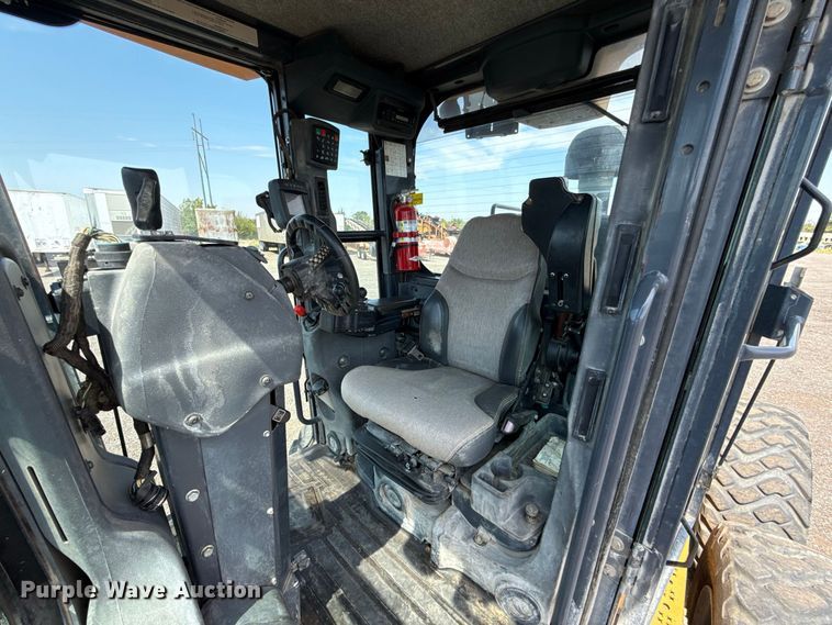 image for item FC4245 2013 John Deere 772GP motor grader
