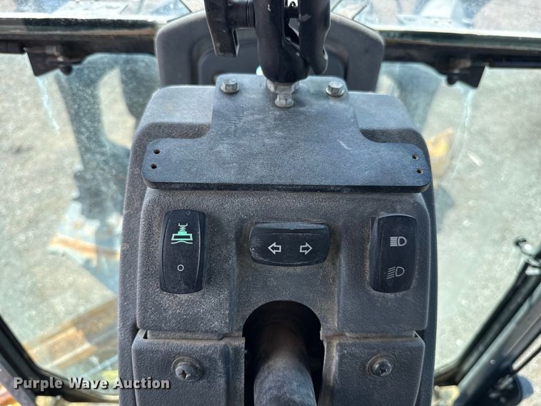 image for item FC4245 2013 John Deere 772GP motor grader