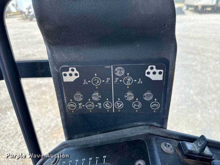 image for item FC4245 2013 John Deere 772GP motor grader