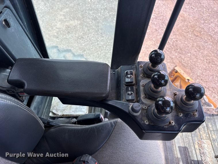 image for item FC4245 2013 John Deere 772GP motor grader