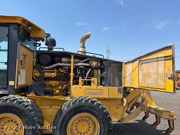 image for item FC4245 2013 John Deere 772GP motor grader