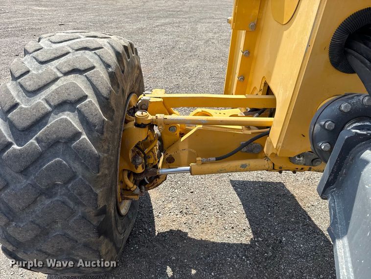 image for item FC4245 2013 John Deere 772GP motor grader
