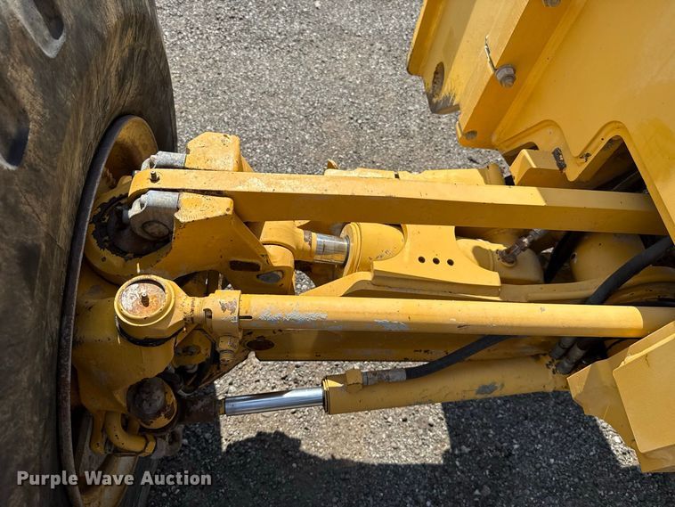 image for item FC4245 2013 John Deere 772GP motor grader