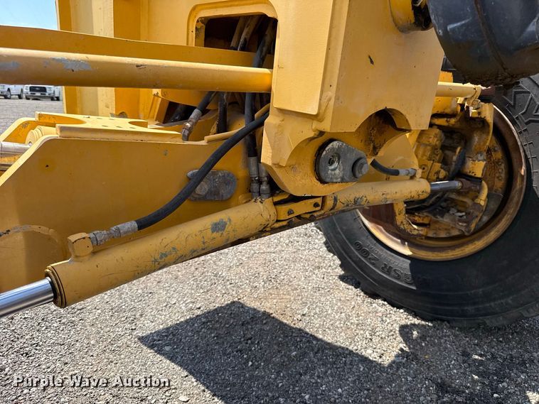 image for item FC4245 2013 John Deere 772GP motor grader
