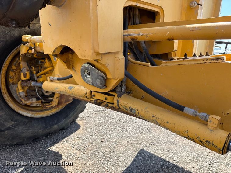image for item FC4245 2013 John Deere 772GP motor grader