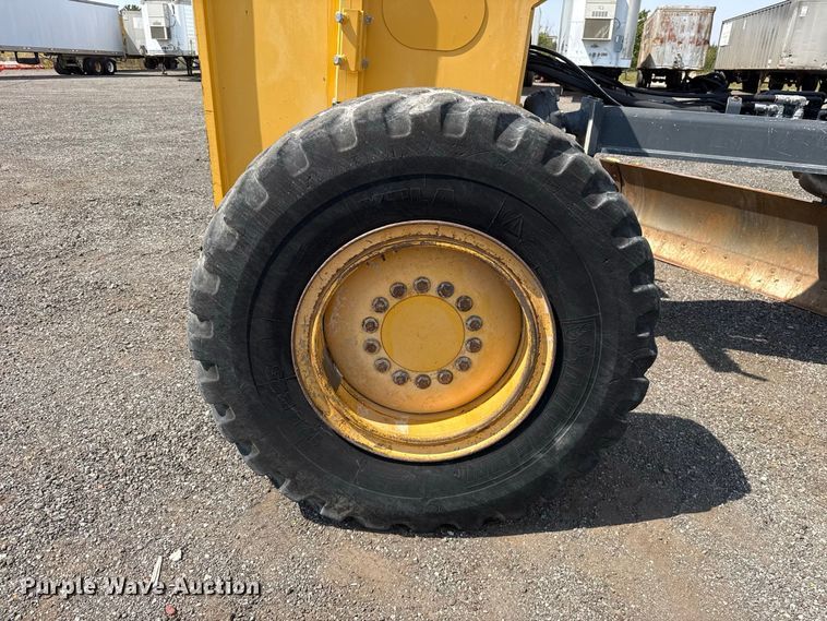 image for item FC4245 2013 John Deere 772GP motor grader