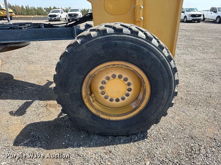 image for item FC4245 2013 John Deere 772GP motor grader