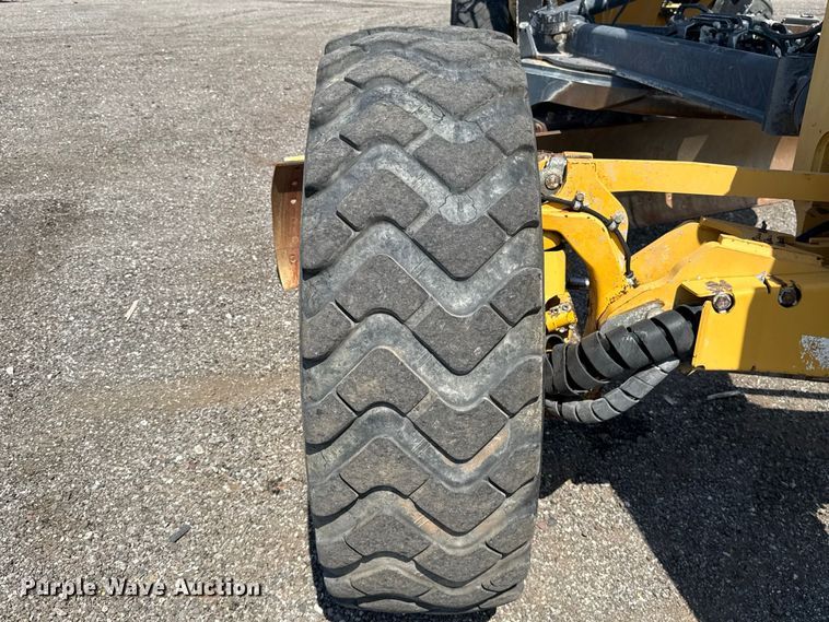 image for item FC4245 2013 John Deere 772GP motor grader