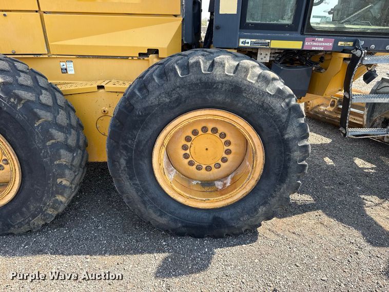 image for item FC4245 2013 John Deere 772GP motor grader