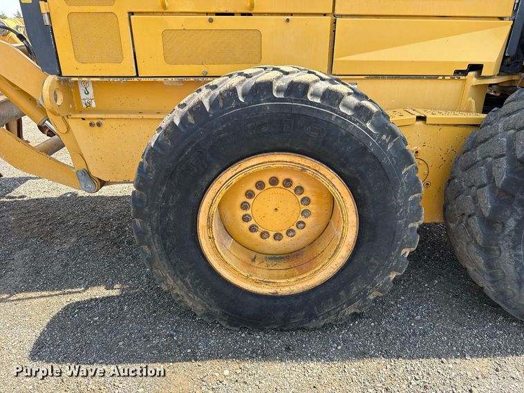 image for item FC4245 2013 John Deere 772GP motor grader