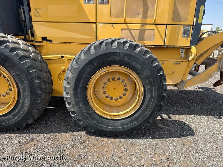 image for item FC4245 2013 John Deere 772GP motor grader