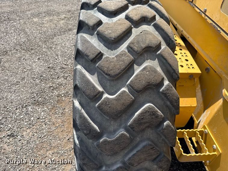 image for item FC4245 2013 John Deere 772GP motor grader