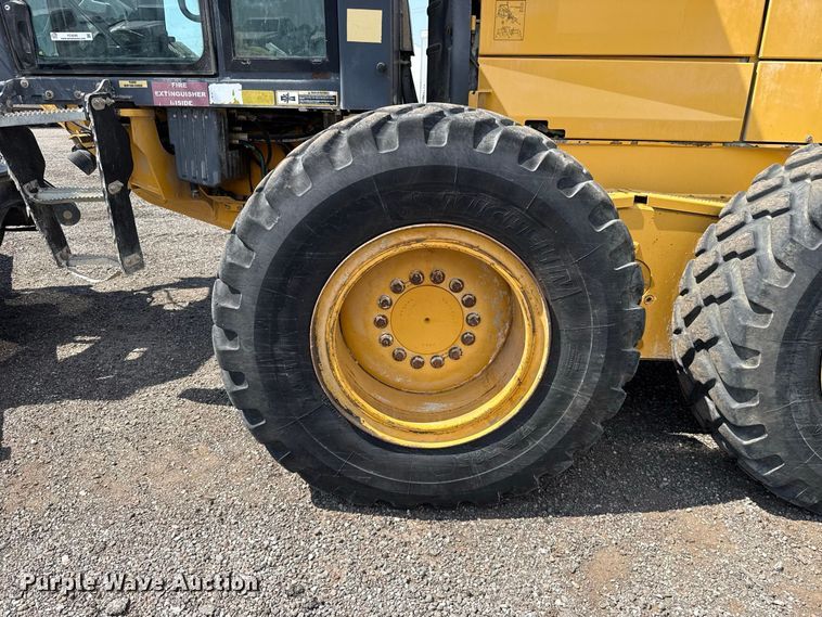 image for item FC4245 2013 John Deere 772GP motor grader