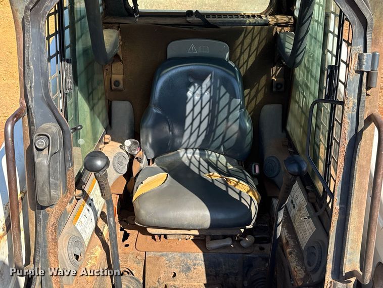 image for item FC4264 2007 Bobcat S300 skid steer loader