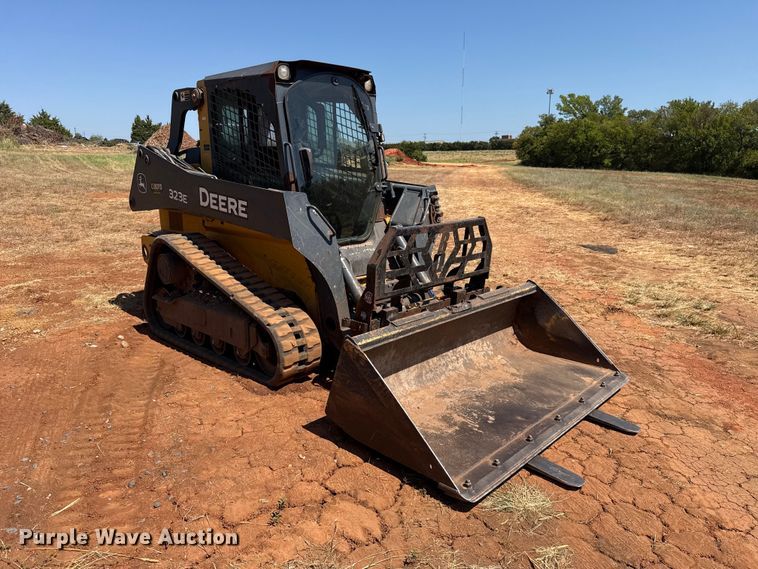 image for item FC4265 2018 John Deere 323E tracked skid steer loader