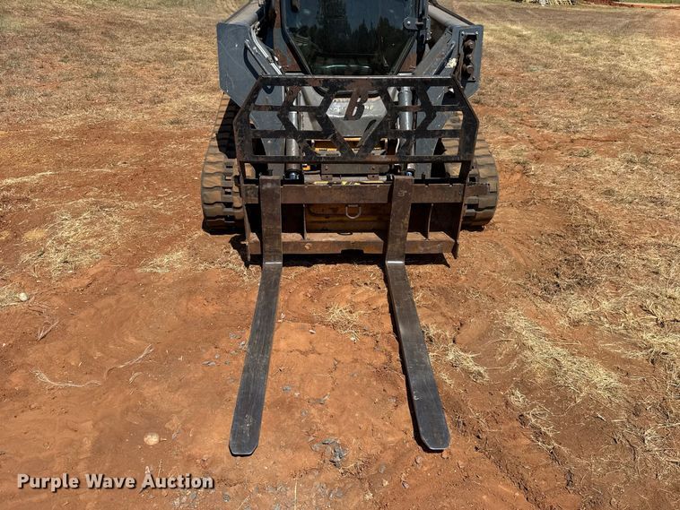 image for item FC4265 2018 John Deere 323E tracked skid steer loader