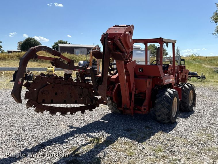 image for item FC4339 1999 Ditch Witch 7610DD trencher