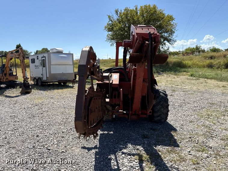 image for item FC4339 1999 Ditch Witch 7610DD trencher
