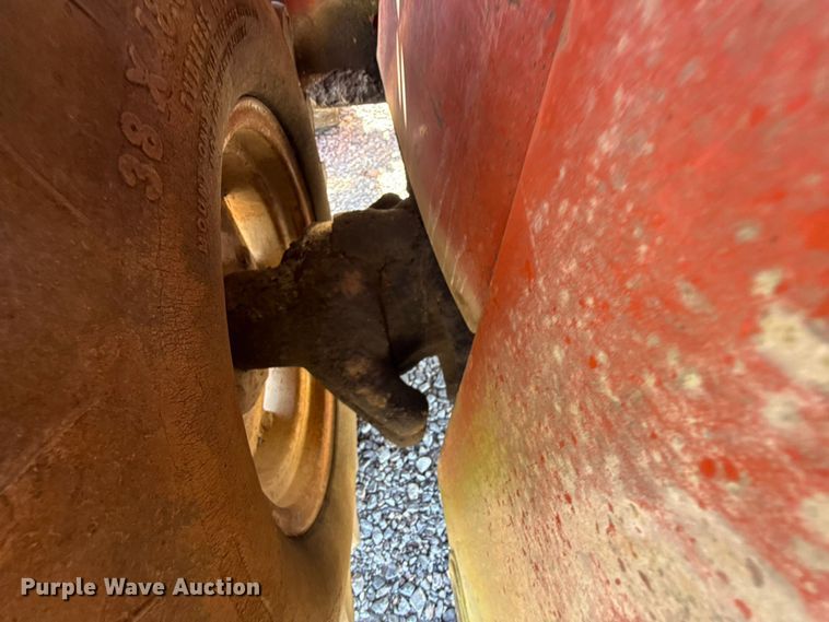 image for item FC4339 1999 Ditch Witch 7610DD trencher