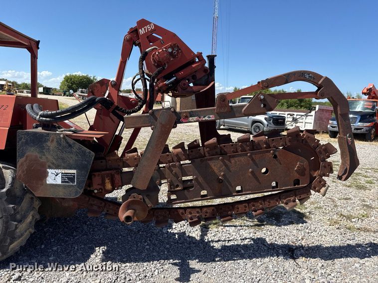 image for item FC4339 1999 Ditch Witch 7610DD trencher