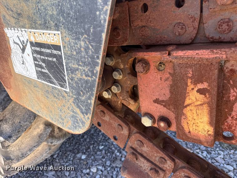 image for item FC4339 1999 Ditch Witch 7610DD trencher