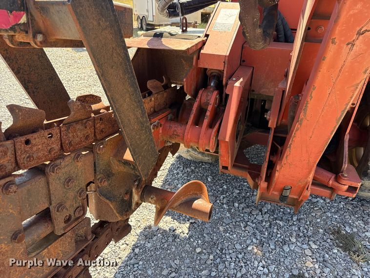image for item FC4339 1999 Ditch Witch 7610DD trencher