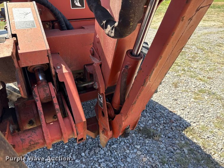 image for item FC4339 1999 Ditch Witch 7610DD trencher