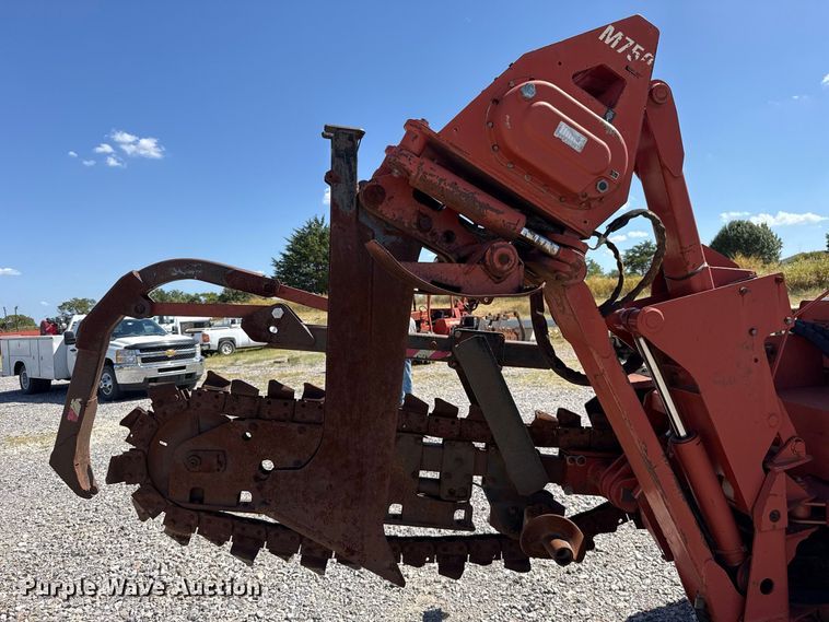 image for item FC4339 1999 Ditch Witch 7610DD trencher