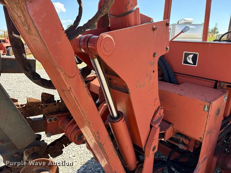 image for item FC4339 1999 Ditch Witch 7610DD trencher
