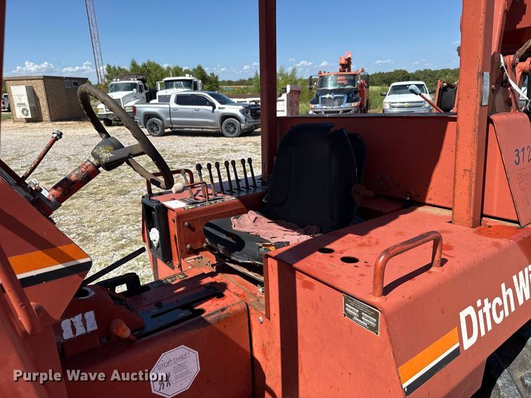 image for item FC4339 1999 Ditch Witch 7610DD trencher
