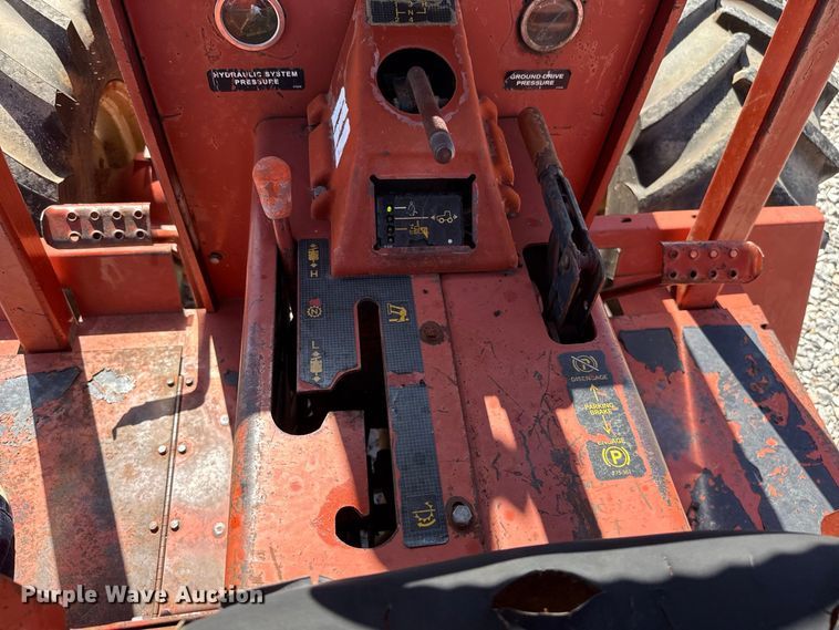 image for item FC4339 1999 Ditch Witch 7610DD trencher