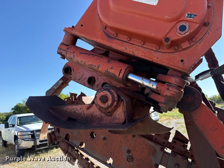 image for item FC4340 1999 Ditch Witch 7610DD trencher