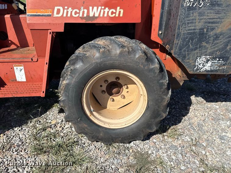 image for item FC4340 1999 Ditch Witch 7610DD trencher