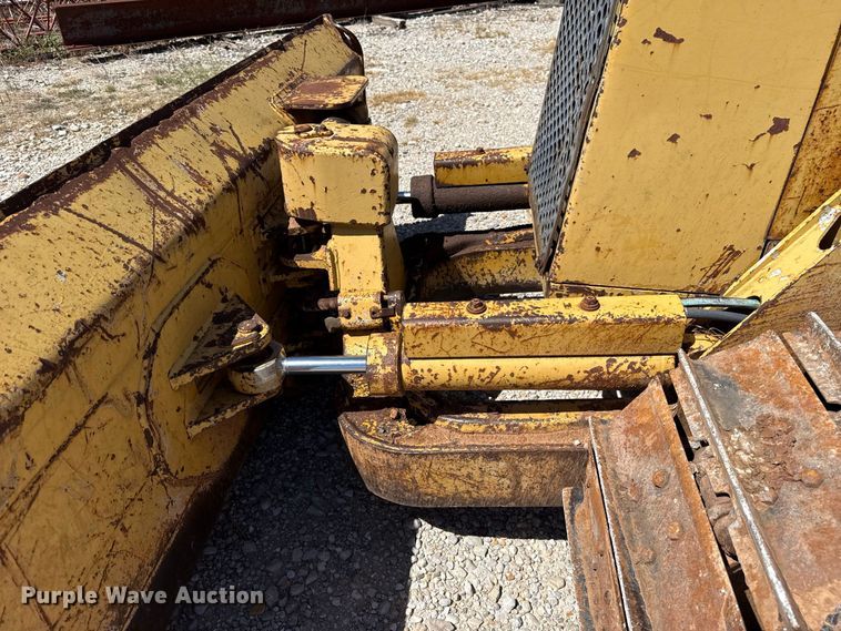 image for item FC4353 1994 Caterpillar D4C dozer