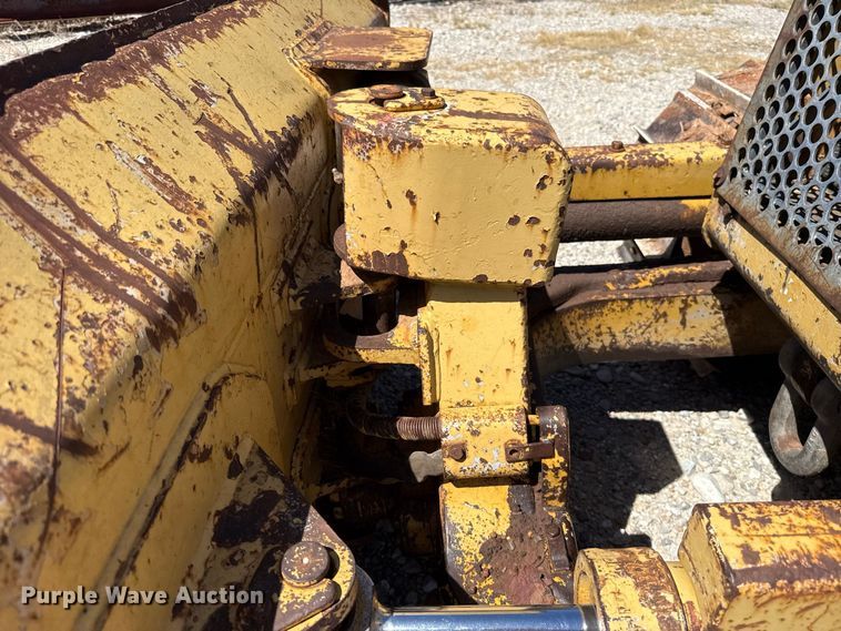 image for item FC4353 1994 Caterpillar D4C dozer