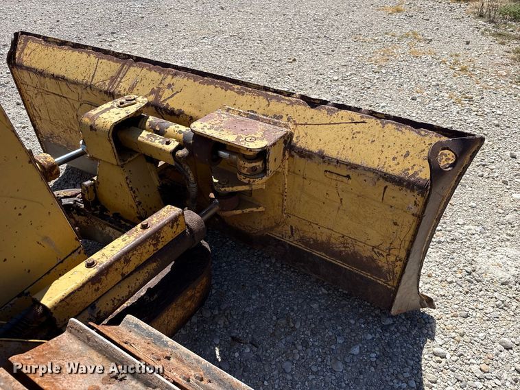 image for item FC4353 1994 Caterpillar D4C dozer