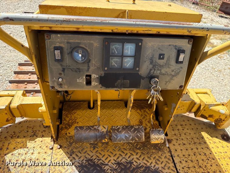 image for item FC4353 1994 Caterpillar D4C dozer