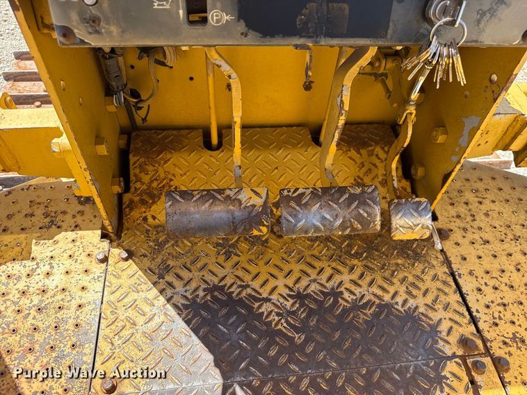 image for item FC4353 1994 Caterpillar D4C dozer