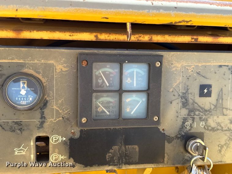 image for item FC4353 1994 Caterpillar D4C dozer