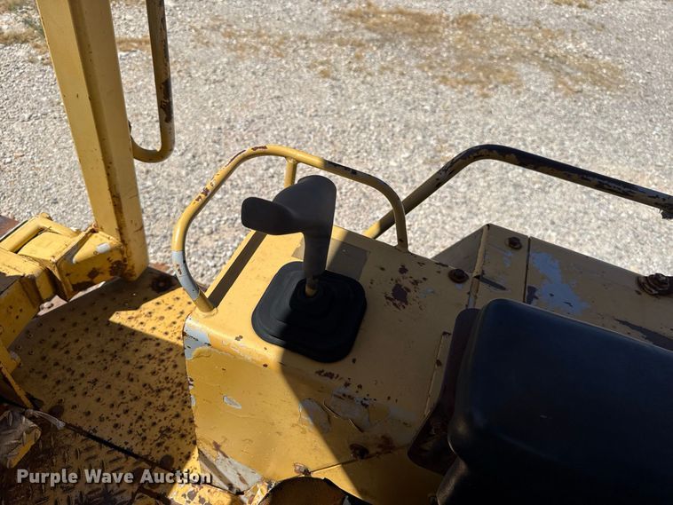 image for item FC4353 1994 Caterpillar D4C dozer