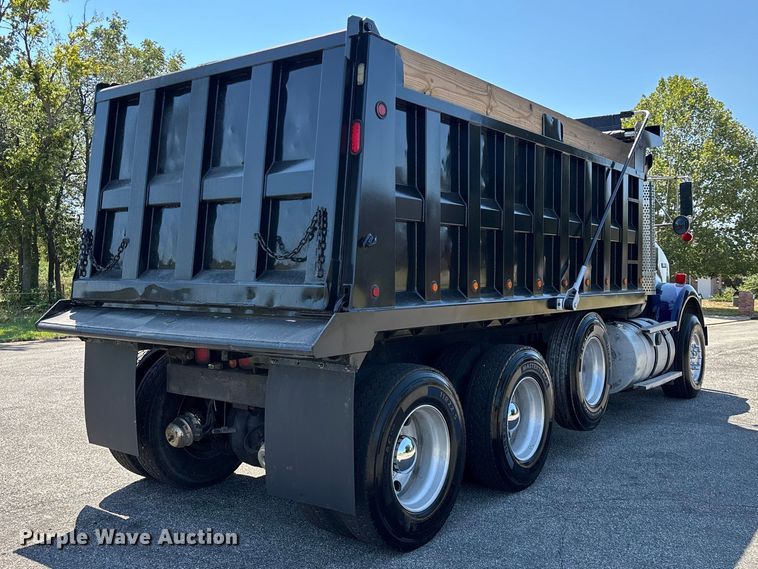 image for item FG0622 2006 Kenworth T800 dump truck