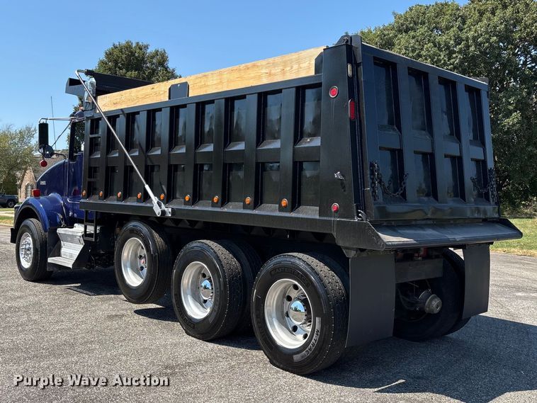 image for item FG0622 2006 Kenworth T800 dump truck