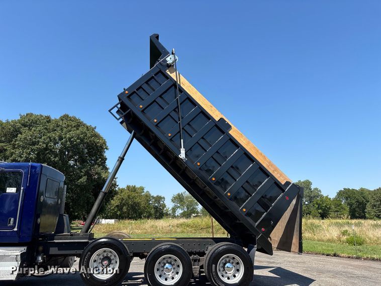 image for item FG0622 2006 Kenworth T800 dump truck