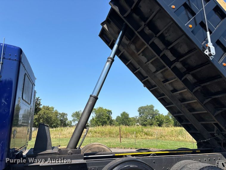 image for item FG0622 2006 Kenworth T800 dump truck