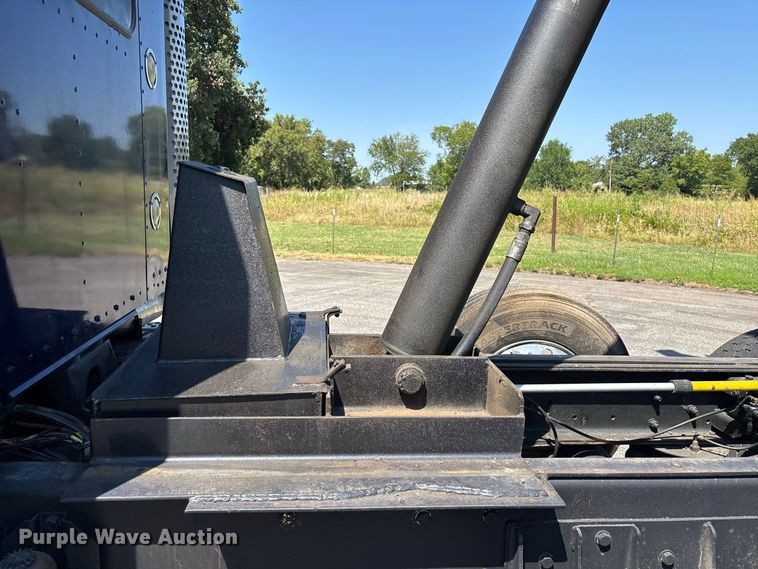 image for item FG0622 2006 Kenworth T800 dump truck