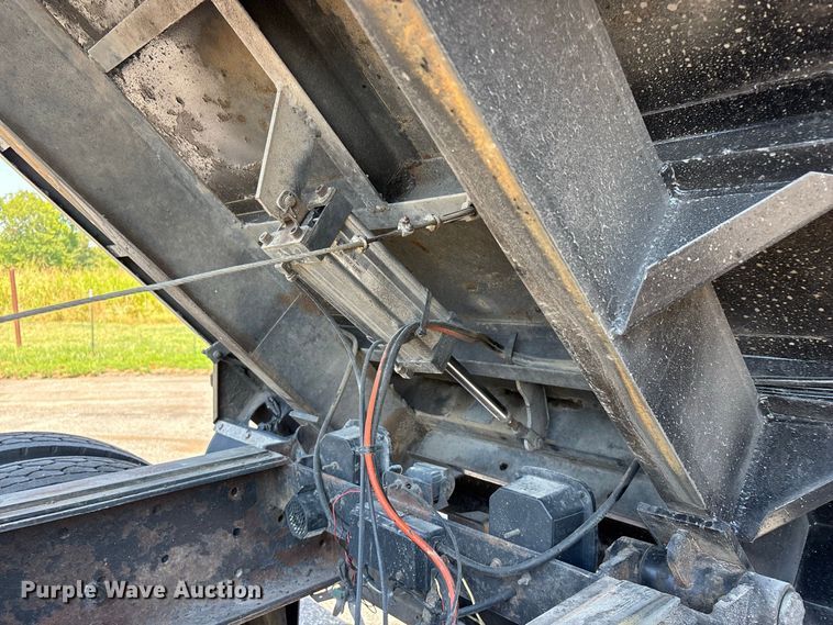 image for item FG0622 2006 Kenworth T800 dump truck
